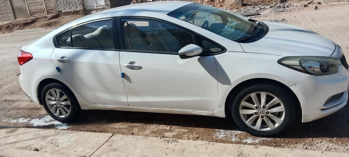 ٢٠١٦ ماشيه ١٢٧ الف مكفوله بأسمي سنوية وهزه جدد السعر ١٣٢ $ بيها مجال قليل
مكان السيارة الديوانية
***********
***********
