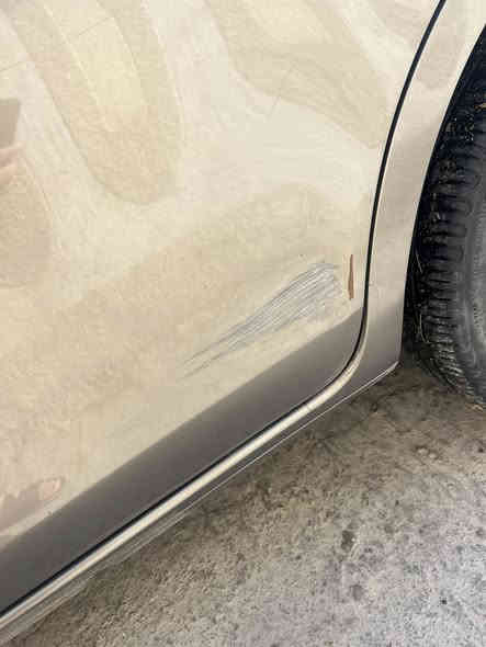 السلام عليكم .. نيسان صني للبيع موديل 20 
ماشية 91 الف  
كير ومكينة مكفولات بيها كم قطعة بارد و طخات و رصعة خفيفة بالباب الخلفية مال سايق بدون حادث قوي .. رقمها بغداد و تحويل مباشر ، السعر 106 للتواصل على الخاص او واتساب ***********
