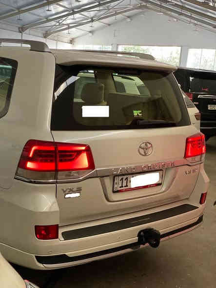 تويوتا لاند كروز 2017 فئة VXS 5.7 فول 1/1 خنك رادار
ماشية 130 الف كيلو حقيقي وشرط الكارتون السيارة و 
كلش جديدة والسيارة رقم بغداد الجديد  ب اسمي
و السيارة مكفولة كفالة من الصبغ والتبديل و الفتح و 
الكير والمحرك كذللك مكفولات وابيع شرط السونار و 
والسيارة فول 1/1 خنك رادار و جكات و 4 كامرات و فول
والسعر اتصل وبيك خير وتدلل و ترهم بيع او مراوس مع اي سيارة وبيك خير وتدلل و 
مكاني بغداد الكاظمية ورقمي *********** اتصال 
و مواصفات السيارة هية بصمة و سلايد وتشغيل عن 
بعد و 5 بصمات و وصندوق كهرباء ولايت زنون دبل عدسة كهربائي و وحساسات امامية وخلفية و 4 كامرات 360 درجة و رادار امامي و تثبيت مسار و كراسي كهرباء
و كراسي تبريد و شاشة اصلية و نضام صوتي JBL و 
شاشات خلفية اصلية و محرك 8 سلندر حجم 5700
