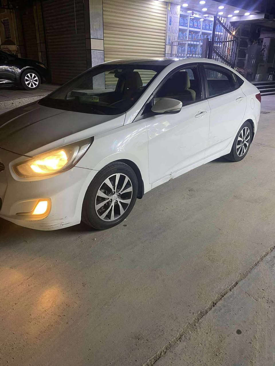 اكسنت 14فول مواصفات  خليجي  مكينه 1600 دوش دبل قطره ضربتها جاملق الايمن وبيها بعض الخدوش الفحص مرفق بلنشر مع السياره السياره 75$ وبيه مجال حك الجيه شرط التحويل رقم عنوان السياره بصره ***********
