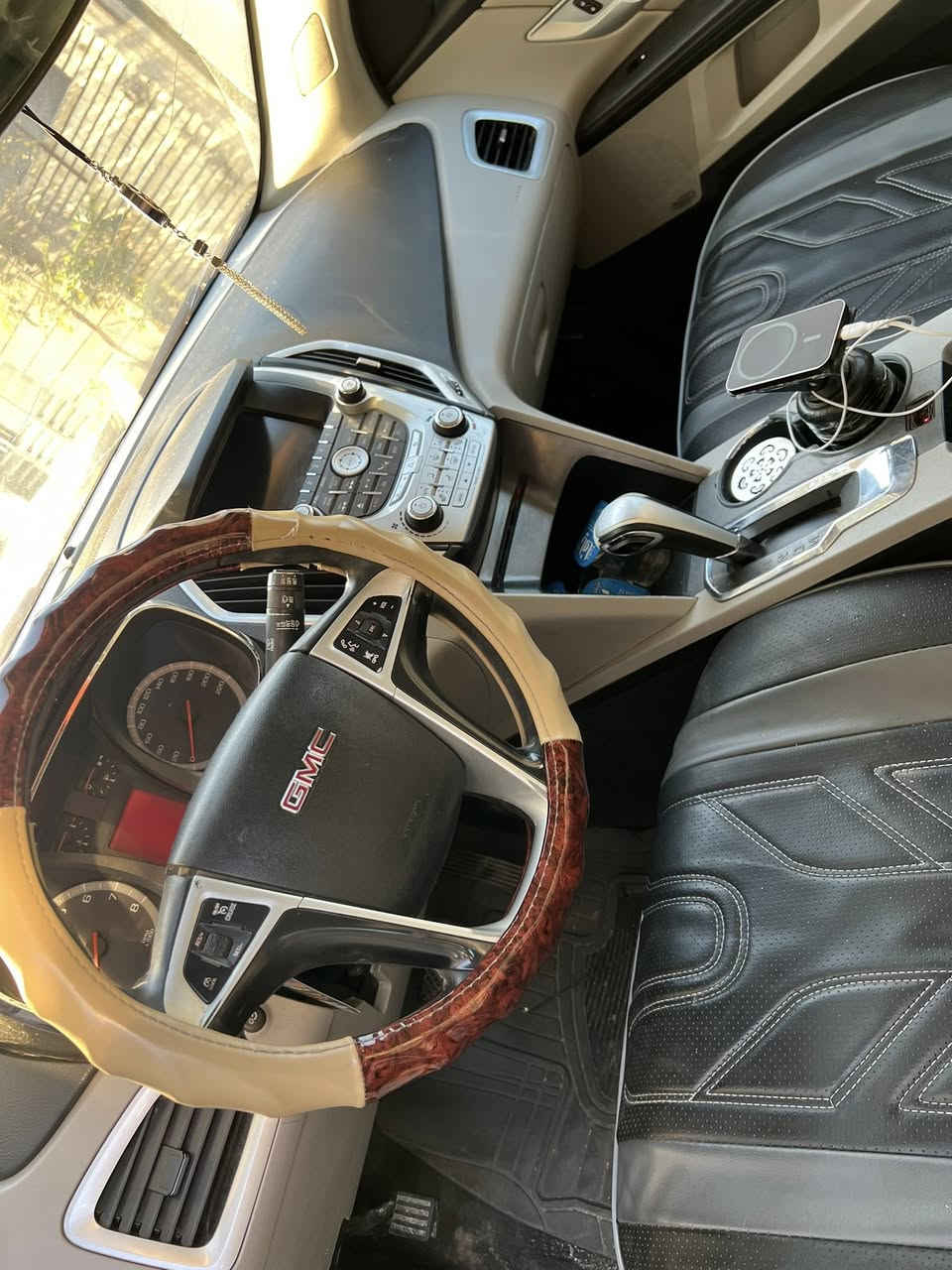 سلام عليكم سياره جمسي تران موديل ٢٠١٣رقم بغداد السعر ١٤٠وبيه مجال *********** محرك ٦
