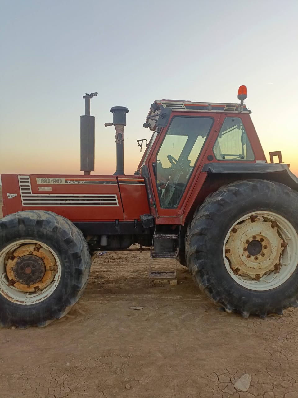 سلام عليكم مكينه للبيع فيات 180 
اكسنن بارز طكمه عريضه نص وتماتيك مكفوله كفاله عامه الاتصال ***********
