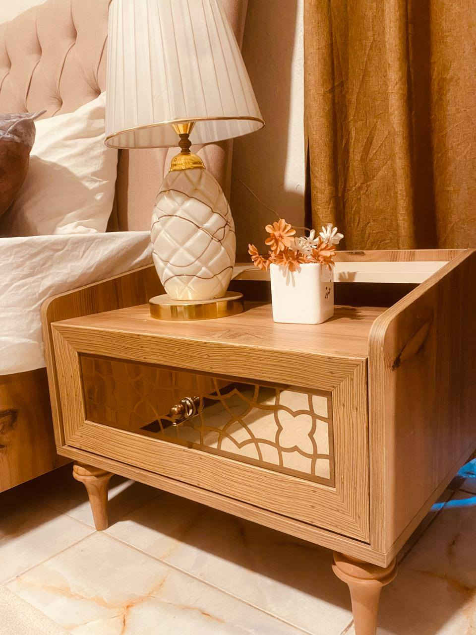 غرفه تركيه من مزاج 7 قطع
نظافه 💯 💯 
مخزن بالسرير هايدروليك 
اريده ب850 مستعجله على بيعته *********** واتساب فقط
