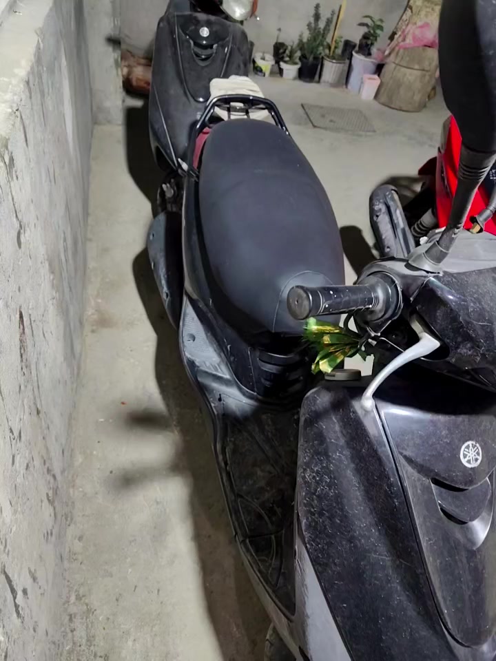 السلام عليكم لكزس دراجه نظيفه كهربائيات شغاله السعر 800 وبيها مجال ***********
