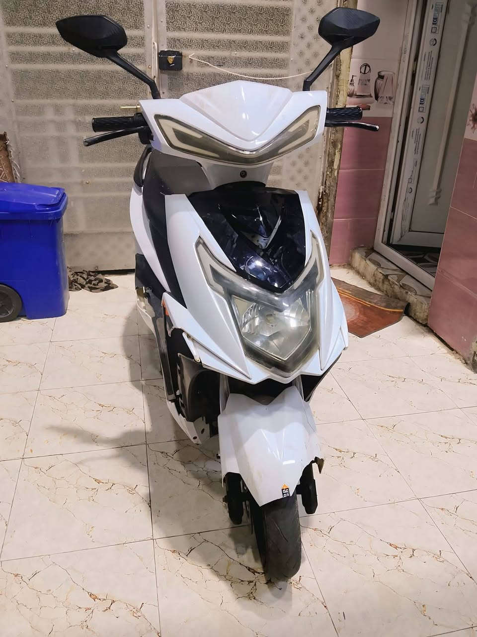 دراجه سكنس شحن للبيع
دراجه مرتبة بس الكفرات تعبانه ٤ بطاريات شهر ال٤ مبدلات  بعدهن جديدات 
تمشي سرعه ٤٨ تمشيك ٢٥/٣٠ كيلو وانت مرتاح  مكاني بغداد مدينة الصدر ***********
