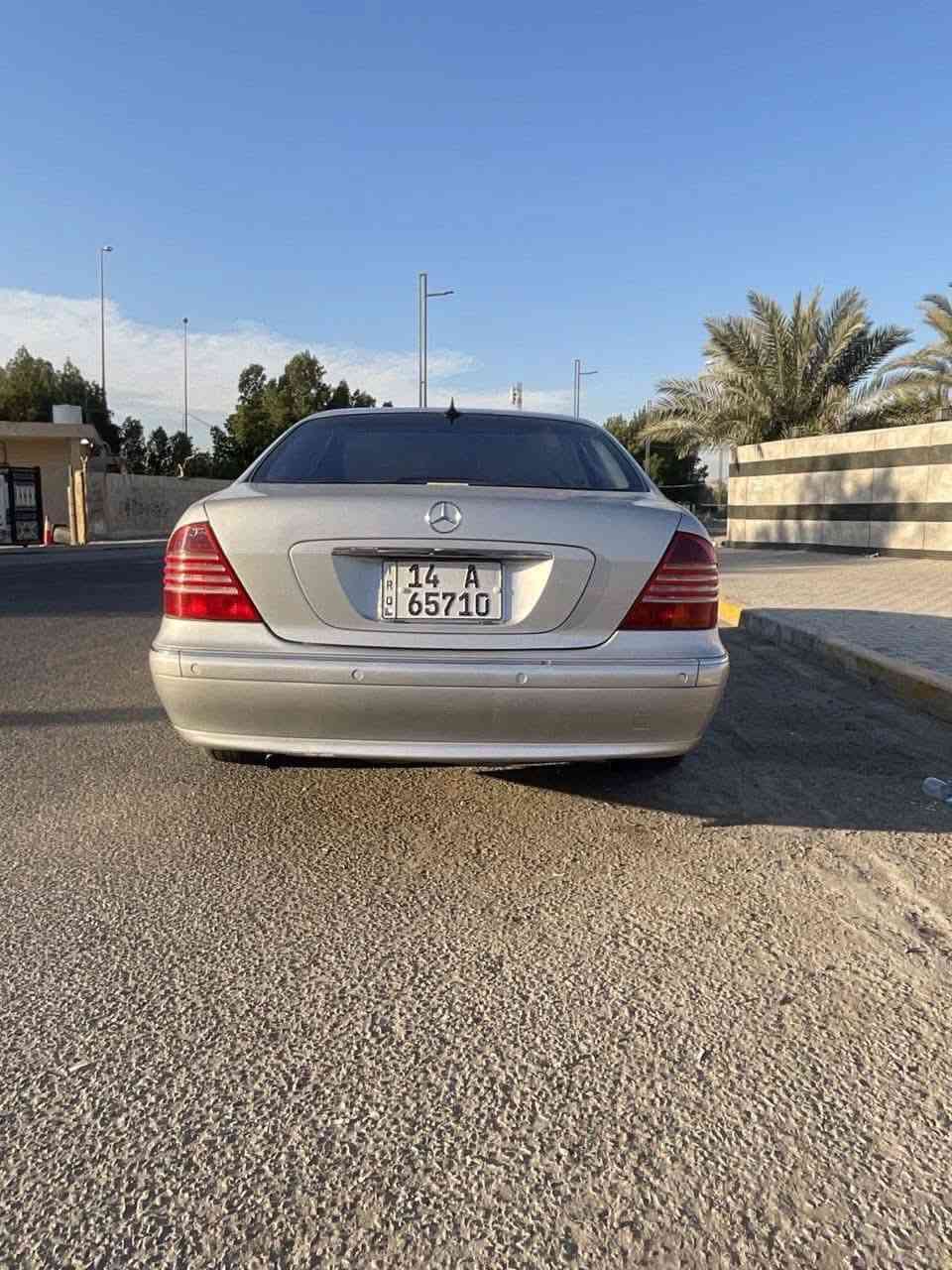 للبيع ملكة الخطوط (مرسيدس غواصة - لارج) بنظافة مميزة
بسم الله ما شاء الله.. بارك الله للبائع والمشتري

للبيع مرسيدس غواصة (S-Class) موديل 2001، الحجم المرغوب (لارج - باب طويل)، سيارة مال بيت ونظيفة جداً.

المواصفات والتفاصيل:

• المحرك: 8 سلندر (V8) نشط جداً وبحالة ممتازة.

• الحجم: لارج (Large) الباب الطويل، قمة في الراحة والرحابة.

• النظافة الخارجية: السيارة مصبوغة "عام" لغرض الجمالية وتجديد اللون (بدون حوادث)، اللون يلمع والبدن مرتب جداً.

• المواصفات الداخلية: فول مواصفات (Top Clean).

• النظام: جوبلسات (نظام التعليق) شغالة وبحالة ممتازة.

• الكشنات: جلد أصلي، تدفئة وتبريد (شغال)، تحكم كهربائي كامل.

• التبريد: ثلج ما شاء الله (نظام منفصل).

• الإضافات: حدادية جديدة، تخم تاير جيد جداً، سنوية مجددة والرقم.  بصره الدولي باسمي ).
للعلم مضللة بكتاب رسمي 
السيارة جاهزة للنمرة، لا تحتاج لأي مصاريف، ومناسبة جداً للشخص الذي يبحث عن الفخامة والراحة.

• السعر: (115$) وعيوني للشراي الطيب بيه مجال بسيط.
+964 775 963 1836
المكان بغداد الامين الثانية
