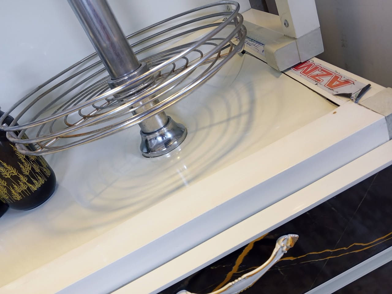 كاونتر للبيع السعر ٢٢٥ وبي مجال المكان حي البساتين ***********
