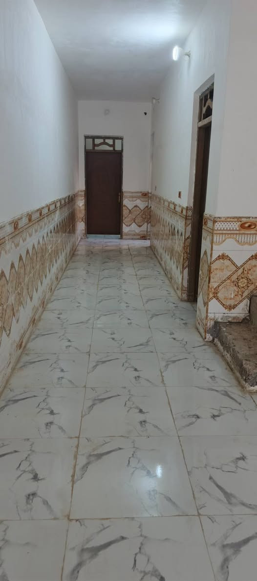 السلام عليكم
#دارللبيع
مساحته 150م
طولااني 
سند25/طابو زراعي 
حي العسكري/دوانم لاازم وره مدرست حشد 
قاطين قا ط ثاني بي غرفه 
قاط جوه 
ساحه 
صحيات 
دوانيه 
مطبخ حراري 
حمام 
غرفتين 
كبار 
ترك 
. 
السعر 105وبي مجال 
متواجد خاص او وتساب 
***********
