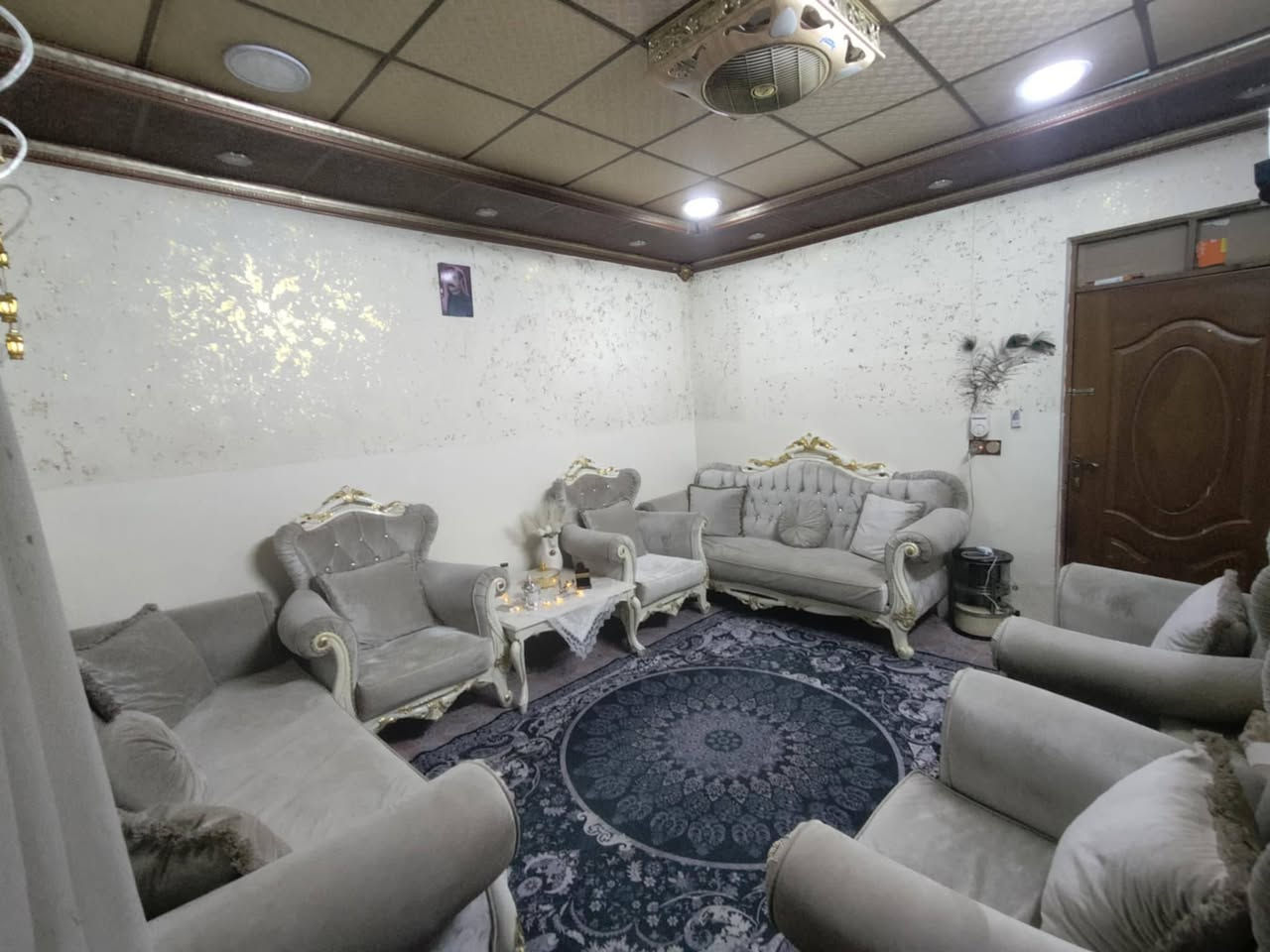 ديوان تركي ملكي للبيع 
عنوان حي سومر 
اتصال ***********
***********
نظافه 80٪
