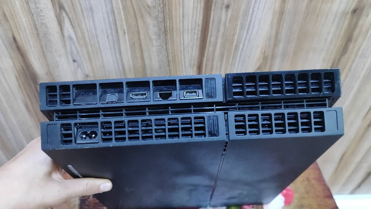 للبيع بلي فور مهكر نضام 9 فات مستقر جهاز كبس ممفتوح ويا يدات ثنين والعابة نار 🔥 500 كيكا سعرة 240وبي مجال مكاني كركوك ويوجد توصيل لجميع المحافظات العراق لتواصل ***********
