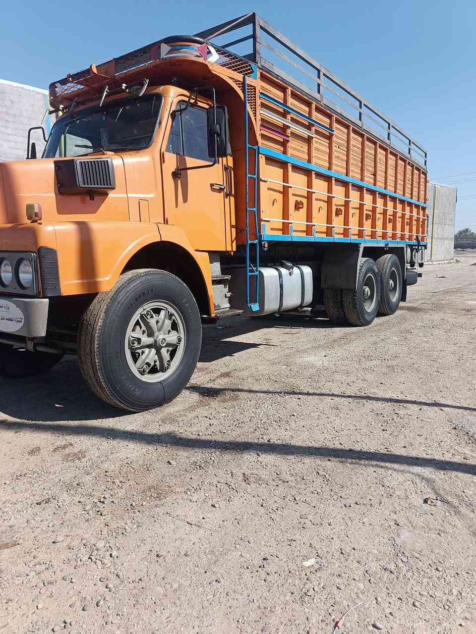 السلام عليكم لوري للبيع فالفو موديل 80 العنوان بغداد. الدورة ابودشير للاستفسار اتصال على رقم الهاتف ***********
