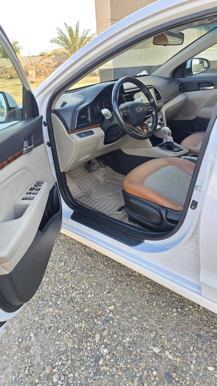 النترا 2020 خليجي  
فول  المواصفات للاخيرررر 1/1 الكاصد 
مكفولة من الصبغ والتبديل عده الي امشر بل احمر 
مكينة 2000 دوش
ماشيه ٧٩ الف حقيقي 🔔 سبير منازل 
سلايد - فتحه
بصمه 
كاميرا  أمامي خلفي      
شاشةكبيره اندرويد 
تحكم أستيرن 
وضعيات قيادة متعدده ٣ وضعيات
عادي وسبورت وذكي
مري شفط نضام ترحيب 
صندوق بصمه ذكي
لد نهاري 
تبريد قطعتين
ويل كب/ويل كروم/ويل 17 
داخل جلد لونين     
مدخل AUX+USB/بلوتوث...
شاشه عطلات 
السعر / ١٧٥/ بيه مجال بصيط
اتصال ***********
