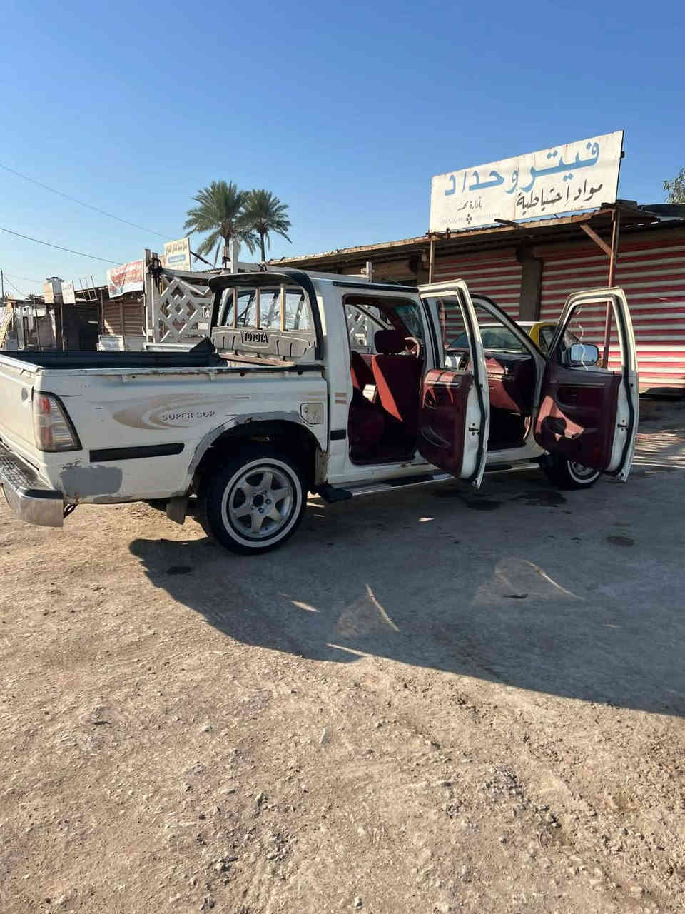 السلام عليكم ورحمة الله وبركاته
البيع فاتون 
موديل 2013
مكينه وكير وكفاله لا تنقيص ولا تبخير 
حداديه نضيفه تخم تايرات جدد 
رقم بابل 
كهربايات كله شغاله 
كيج حماوه بانزين رون كيلو متر كله شغال
السعر 50بيه مجال بسيط 
مكان سياره بابل نيل قرب دولي سريع 
***********
***********
