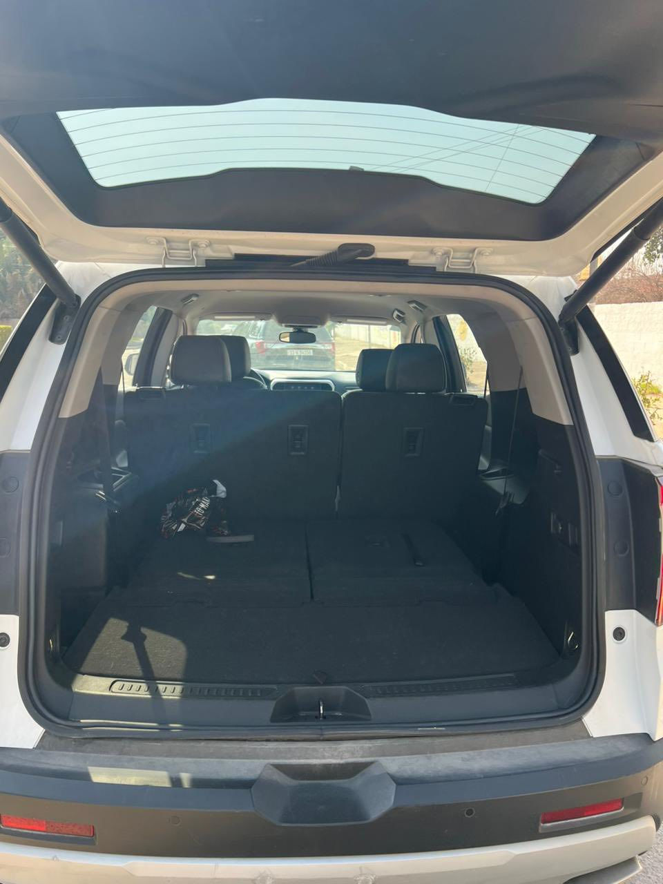 السلام عليكم 
‏ GMC Acadia 2023 SLT
( دخول جديد ) ماشية 29الاف
فول مواصفات للأخير عدا الفتحة  
٧ راكب - ٣ قطع تبريد
محرگ 2000 تيربو  
‏‎فور ويل(AWD) - كشنات جلد - تشغيل عن بعد
- نقاط عمياء - رادارات (360) امامي خلفي جانبي - 
صندوق كهرباء ( ويفتح بالرجل ايضا ) - سستم صوت (bose) - داتا شو - تدفئة كشنات - كشنات كهرباء
‏‎تحديد مسار - اوتو ستوب - توقف ذاتي عند الاقتراب من السيارات - قفل تلقائي - مراية تعتيم ذاتي + اشاير  - سايد بريك بصمة - فول تحكمات ستيرن - اضاءة العالي اوتو - لايت ٣ عدسات - منظومة زنون بلادي  
‏‎وبعد بيها هواااي مواصفات
 الحادث واضح بالصور 
‏‎سعرها245💵  
‏‎السيارة جديدة بمعنى الكلمة وبالواقع بعد احلى وكل التفاصيل مذكورة بالكامل اي استفسار ثاني هذا رقم***********
