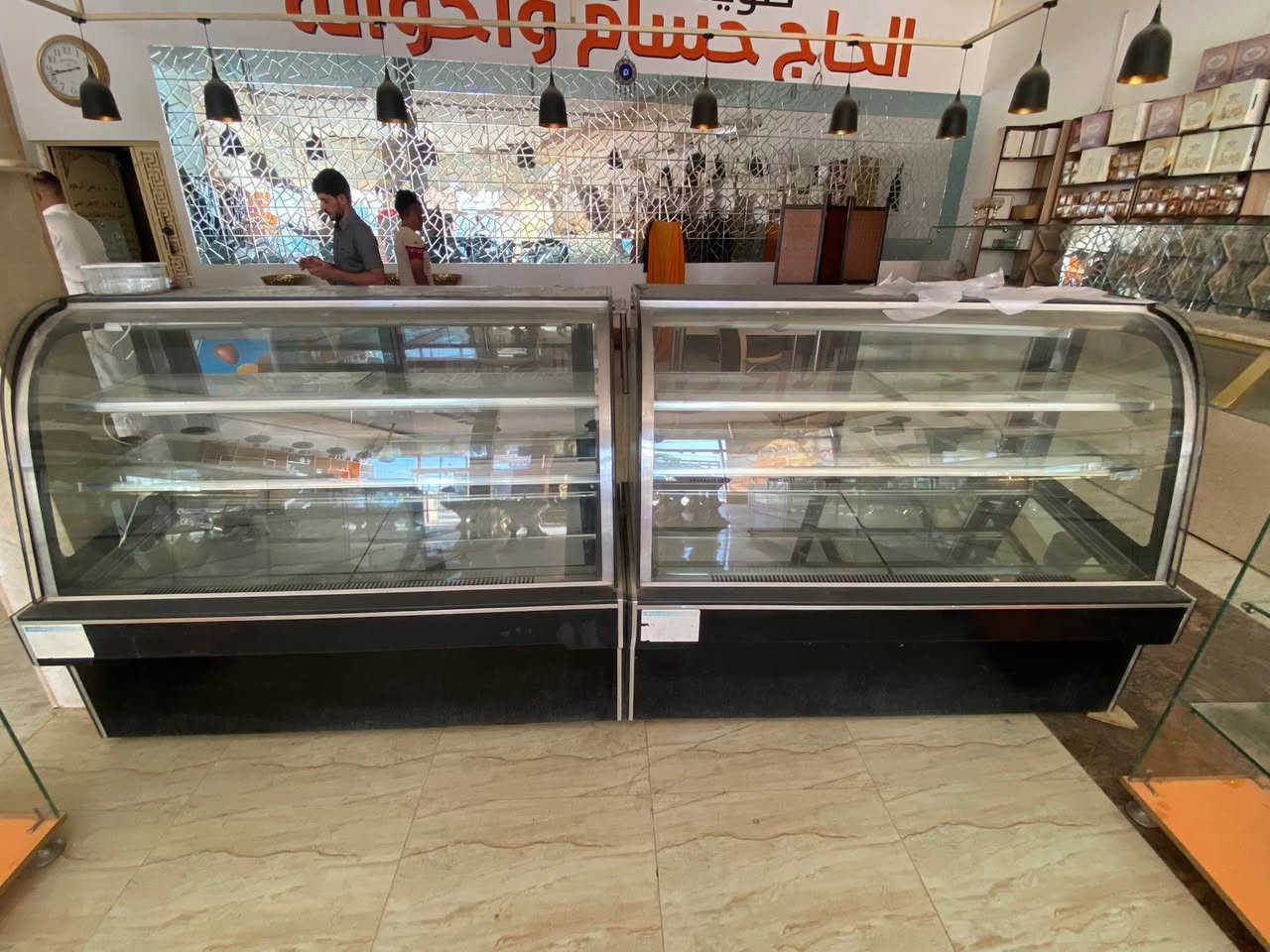 #للبيع 

رفوف متنوعة 
رفوف خلية النحل 
ميز رف جام عدد ٦ 
رفوف ام دي اف مع جام للكرزات
برادات عارضات كيك عدد ٢
ثريات انارة عدد ٦٠ ابيض واسود
سنادين عرض للكرزات والجكليت 
ميز جام ومرمر لعرض الحلويات طول ٤٠ متر 
وبعد اكو هواي غراض 

الشراي يتصل على هذا الرقم ***********
المكان كربلاء قرب الامام عون
