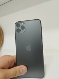 آيفون 11 برو ماكس • ٦٤ جيجا • حالة ممتازة