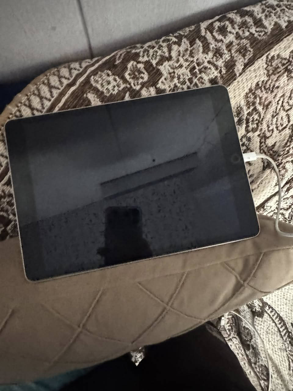 ايباد ٩ مساحه ٢٥٦ جهاز جديد زلغ مابي السعر ٢٢٥ وبي مجال المكان البياع للاستفسار ***********
