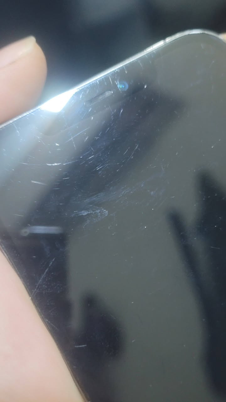 السلام عليكم 
ايفون 12Pro Max ذاكره256 تك سيمكارت بطاريه82 الجهاز ضهر مكسور والشاشه بيه خموش تبدل كلاسه 
رايده 400 وبي مجال عنواني صلاح الدين رقمي متوفر واتساب فقط ***********
