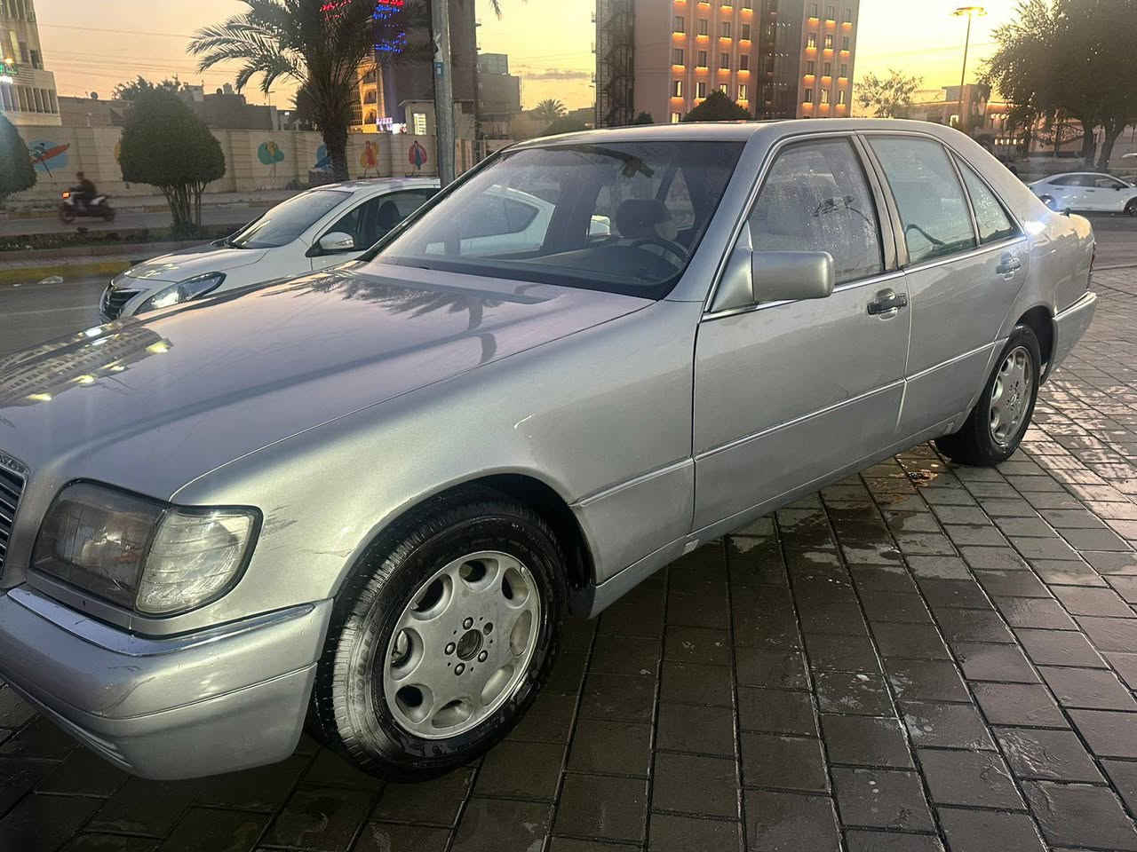 السلام عليكم 
مرسيدس شبح 320 موديل 1992
رقم بغداد الانگليزي بأسمي 
تحويل بنفس اليوم 
هزة جديدة تنتهي شهر الرابع سنة 2027
سيارة جاهزة 
مكاني بغداد 
*********** واتساب
