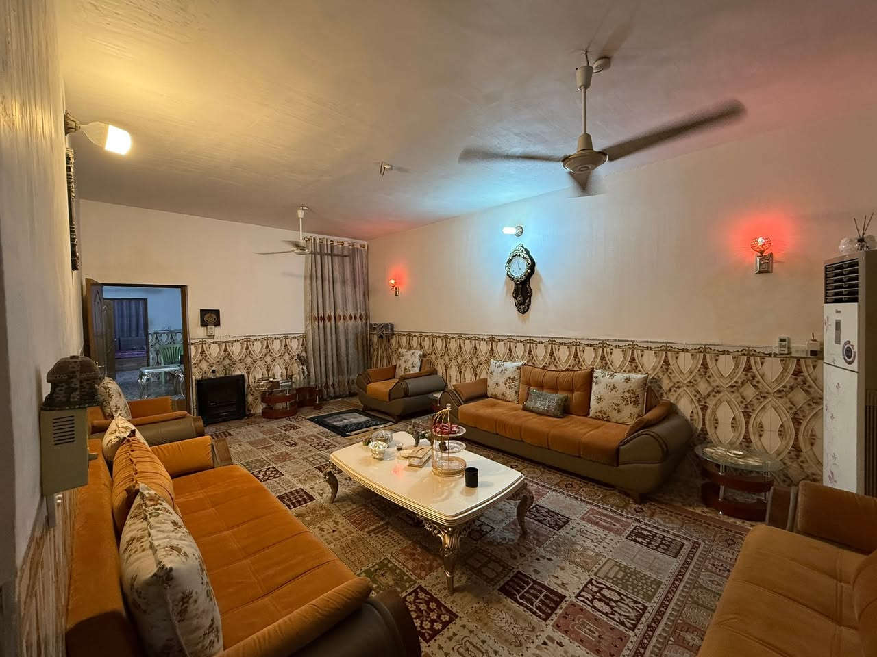 🏡 للبيع بيت في الحلة – حي الجزائر (فرع السايلو)

📍 الموقع: مقابل ملعب الجزائر
📏 المساحة: 273 متر مربع
📄 السند: 25

مواصفات البيت:
✅ طابقان
✅ 4 غرف نوم
✅ استقبال واسع + هول
✅ مطبخ
✅ 4 مجمعات صحية داخلية + مجمع صحي خارجي
✅ كراج
✅ شارع مبلط

💰 السعر: 280 مليون دينار قابل للتفاوض

📞 للاستفسار:
***********
