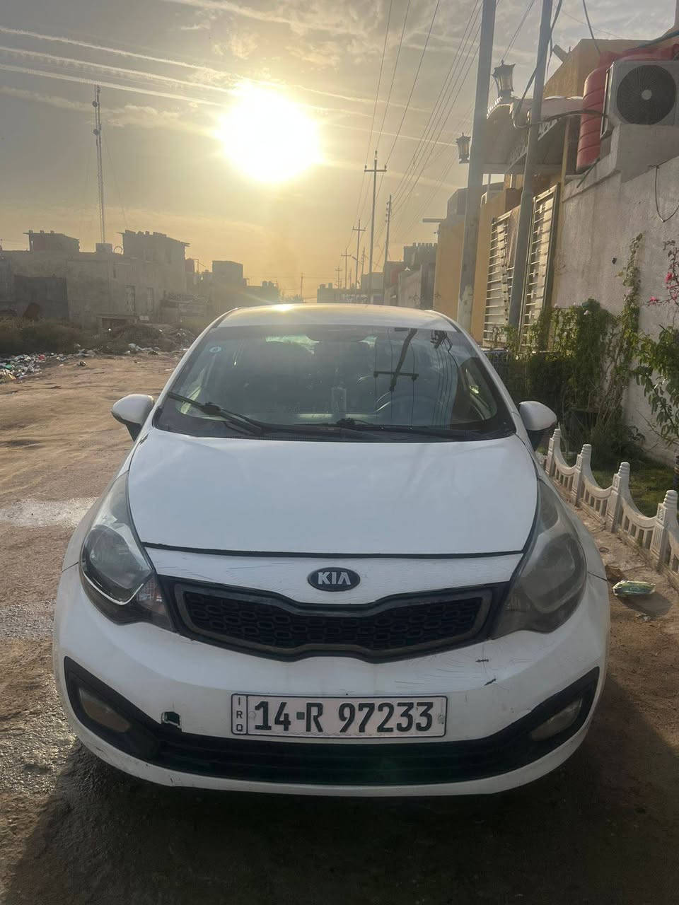 السلام عليكم للبيع كيه ريو 2012 خليجي المحرك 1600 دوش قطرتين 
السياره مكينه كير حداديه تخم تاير تدفئه وتبريد جاهزه رقم بصره سنويه ٢٠٣٠ رقم جديد انكليزي بسمي تحويل ثاني يوم موضح بالسونار موجود بالصور
السعر 75 وبيها مجال 
رقم الهاتف ***********
