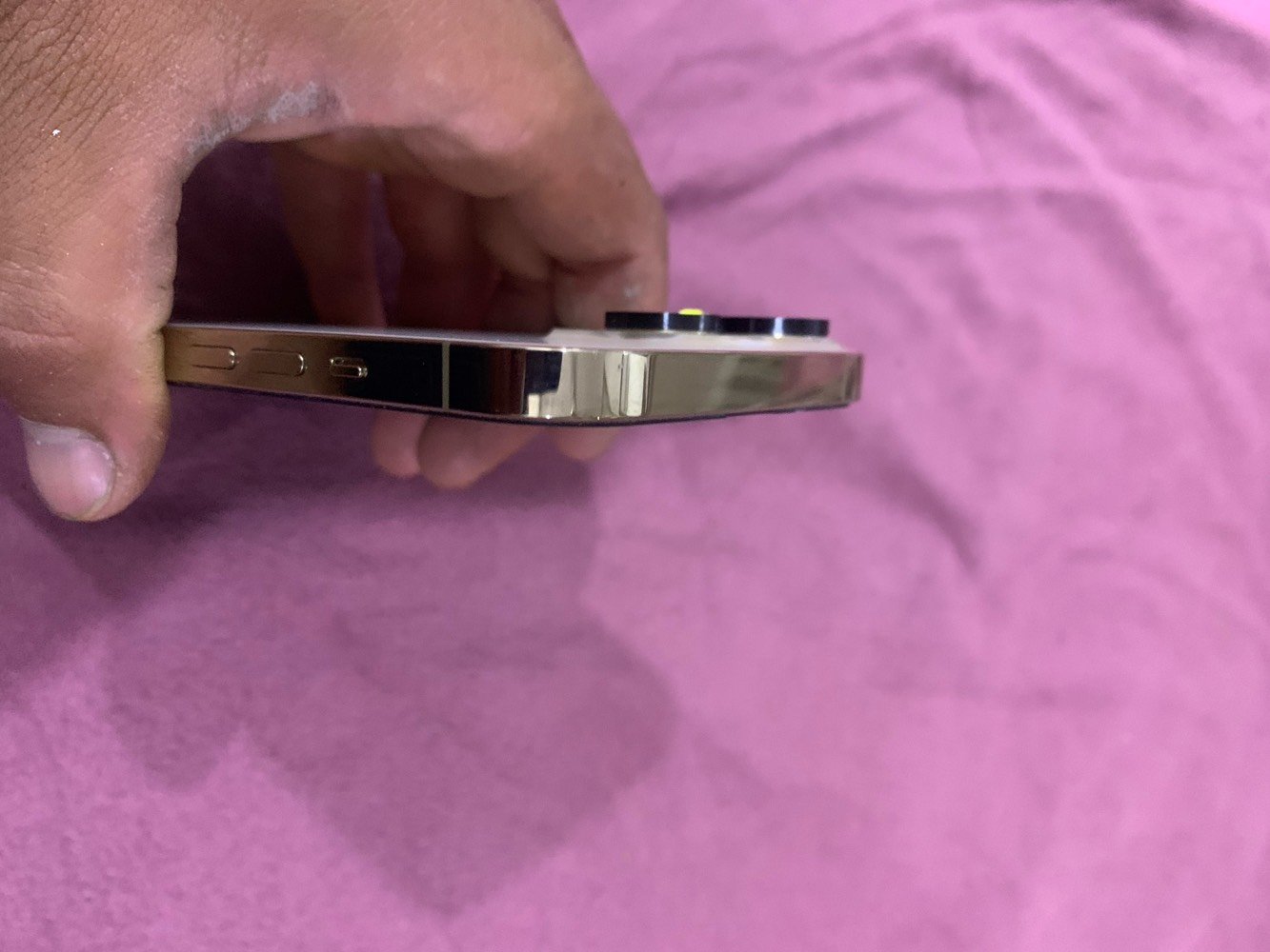 ايفون 13برو ماكس ذهبي ذاكره 256 بطاريه 88 جهاز وتر بروف تاخذه من باب لبيت كارتونته ويا بغداد ابو غريب توصيل ماعندي (670 ) ***********/***********