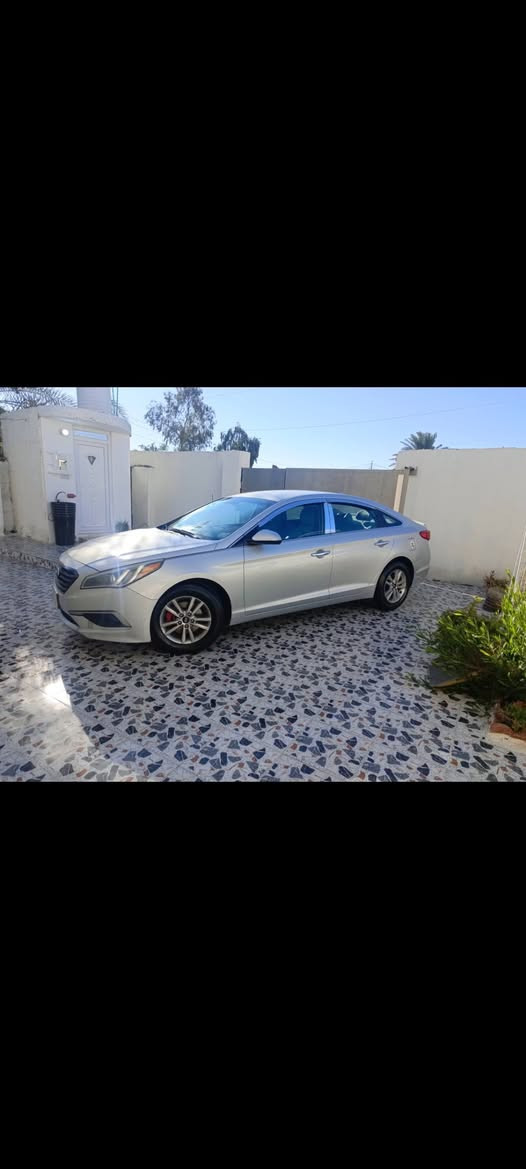 السلام عليكم للبيع سوناتا موديل
2016 رقم بغداد بسمي نص فول وارد امريكي 
مكينه 2400
بدون حادث بس بيه بارد عل كد شبر جوا قبق 

البانزين سعرها 137 وبيه مجال ماشيه 128ميل 

مكان ديالى ***********
