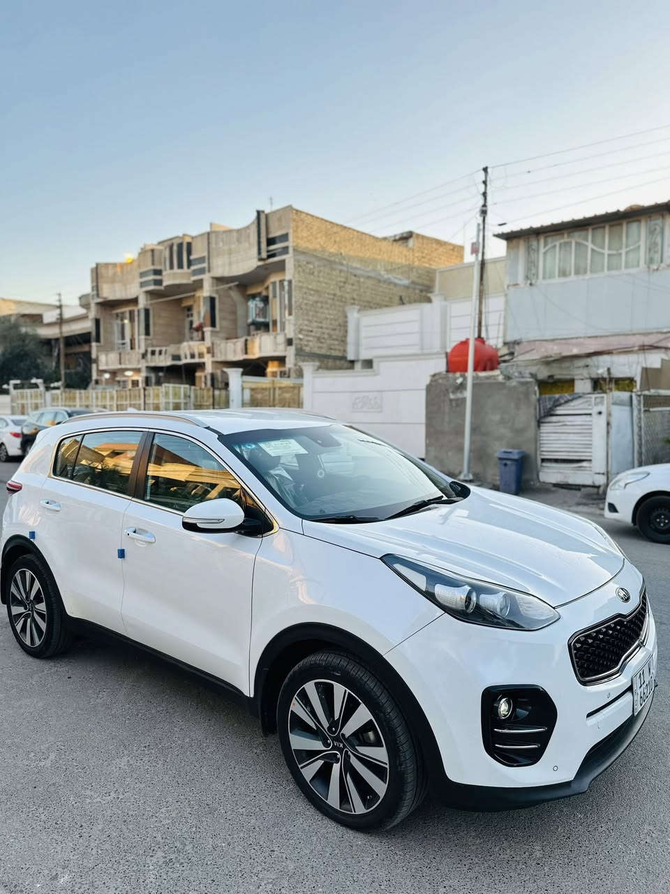 كيا سبورتج مديل 2017
بصمه كشن جلد حمصي   
حساسات امامي خلفي 
كشنات كهرباه سايد بريك دكمه
كامره و شاشه مري شفط  
وارد خليجي وكاله الدوليه ماشيه 90 كيلو 
سياره مكفوله بدون بارد و صبغ 
سعر 177
***********موقع السياره بغداد البنوك
