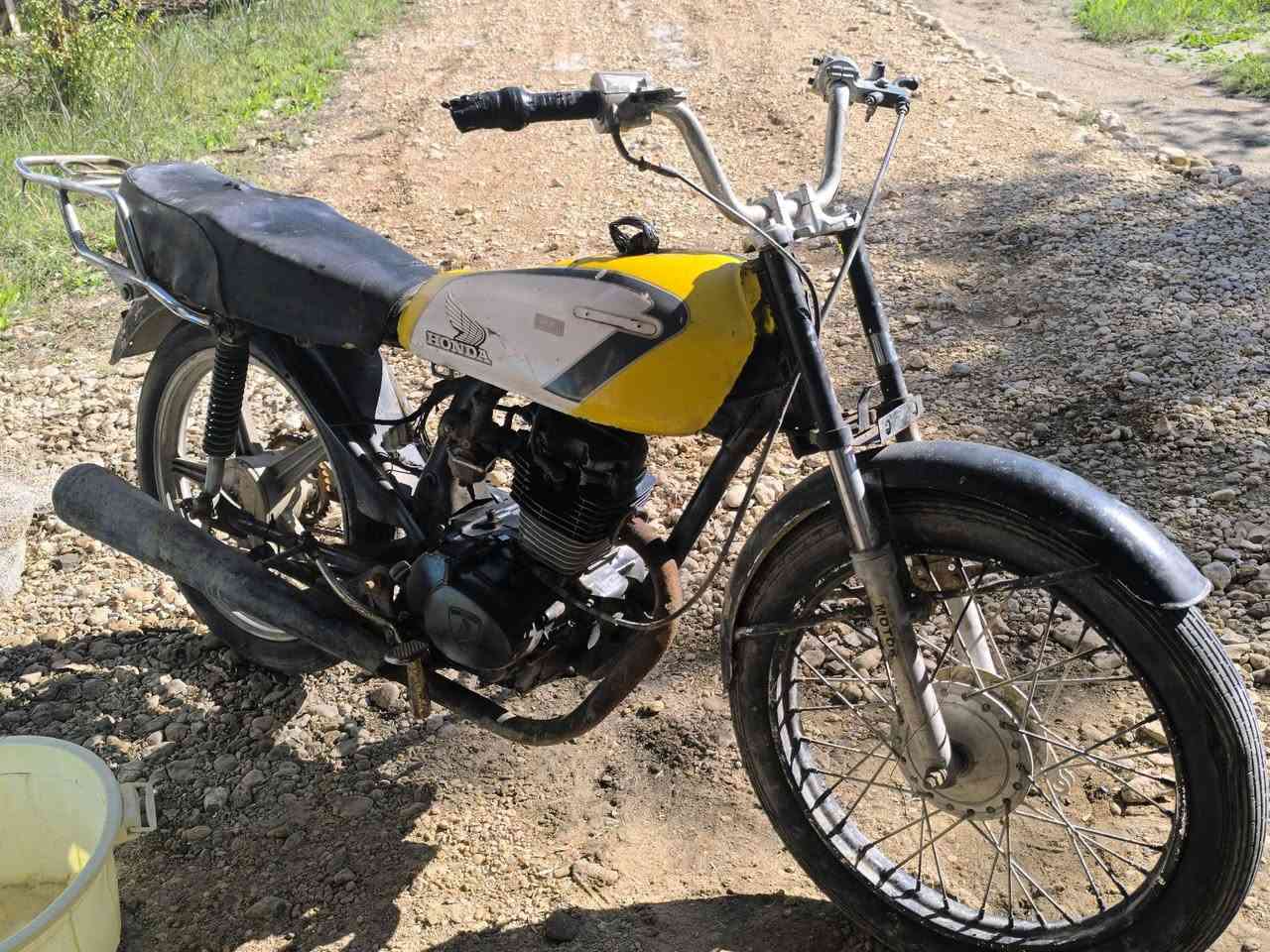 اخوان دراجه ايراني ب160 قفل مكاني القاسم شرط لا صوت با المكينه ولا نضح دهن تجفيت جديد نقصها فقط دبلات كدام ونضف كابريتر وهذا رقمي ***********
