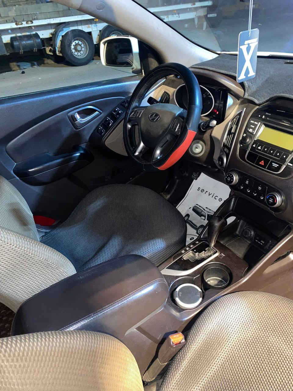 السلام عليكم

توسان ٢٠١١وارد أمريكي
محرك ٢٤٠٠
ماشية ١٣٨ ميل
حادثها بنيد موضح بالصوره
سياره كاملة ميحتاجلها شي
السعر ١٢٥ ورقه
للتواصل ***********
