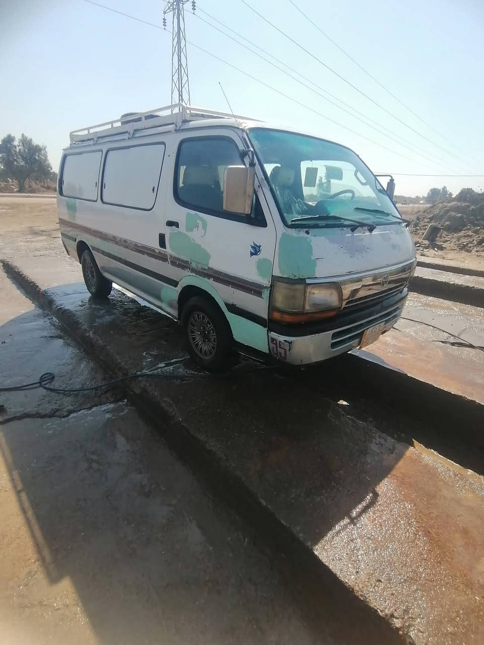 سلام عليكم للبيع سيارة هايسة موديل٩٥ رقم انكليزي بابل سيارة نضيفة كلش والسعر مناسب بيع مستعجل للاستفسار *********** و ***********
