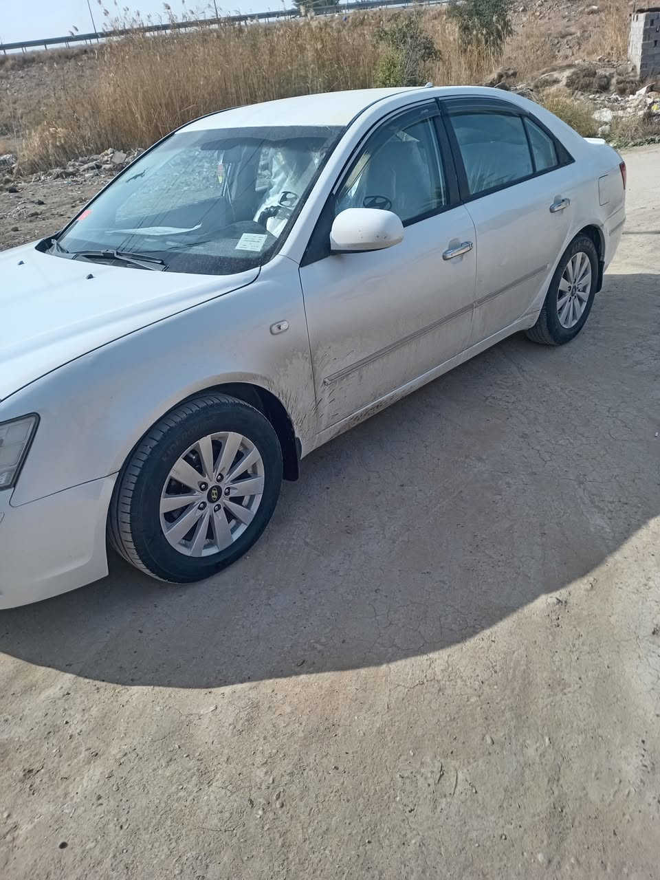 سلام عليكم من رخصت الادمن للبيع سوناتا وارد كوري موديل 2009 مصبوغه جماليه مكفوله من ضربه مكينه 2000 كير ومحرك وصدر خير من الله رقم انبار السعر 98 وبيه مجال قليل غير متواجد ع الفيس مكان السياره فلوجه النساف رقم الهاتف ***********
