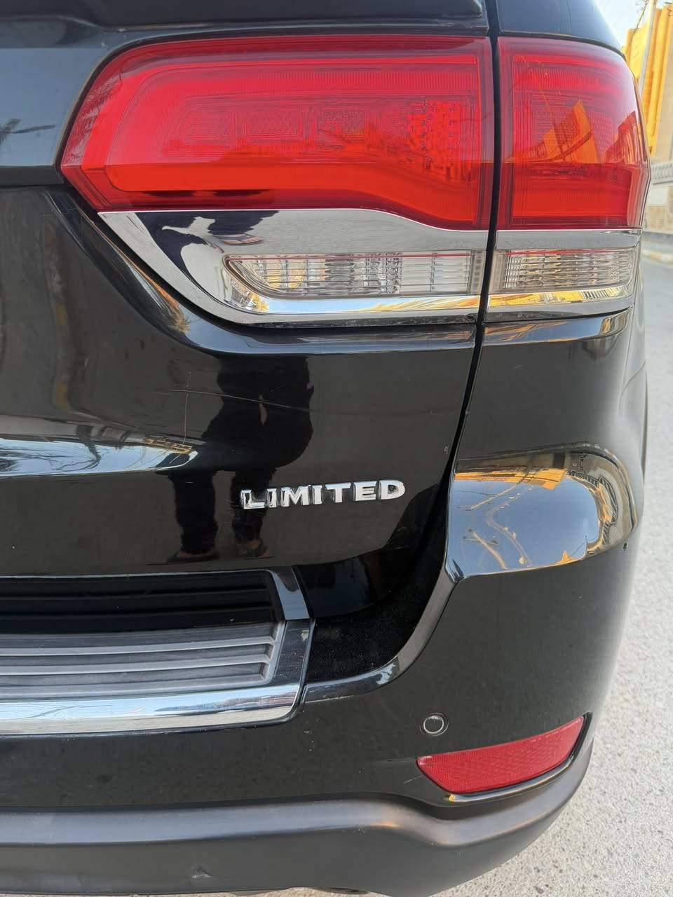 السلام عليكم جيب لاريدو لمتت مديل 2015 ماشيه 118 بسمي تحويل مباشر مكان السيارة كوت سعره 190 وبيه مجال السونار مرفق مع الصور 
***********
