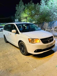للبيع دوج گراند كرفان SXT موديل 2019 وارد كندي 🇨🇦 🤍 اللون أبيض 📍 رقم ب...