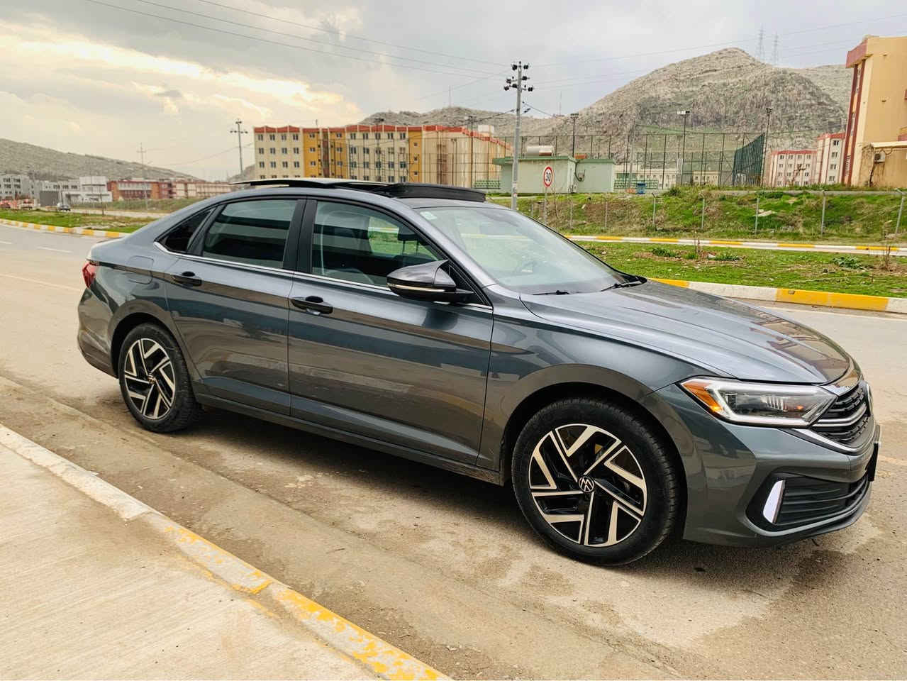 jetta sel premium 2023
فوول مواسفات  پێشو پشت کەپس بئ ئرباگ
هەموو گیانی لەسەردەقی شەریکەیە
گێچ ئەلکترۆنی 
شاشە گەورە
دەژبول و بەرەدەرگا لید
کوشن خەزن 
کوشن سارد و گەرم
 کوشنی دواوە گەرم
سوکان هیتەر
٤ مۆدی 
سەماعە beats
٣٦٠ دەرەجەڕادار
٢٨ مايل ڕۆیشتوە
یەک پارچە بۆیاخ بئ ناو
یەک دینار مەسرەفی نیە
١٩٠ گەڵاو معامە لا
شوێن رانیە 
0750 104 4047 رانية, السليمانية
