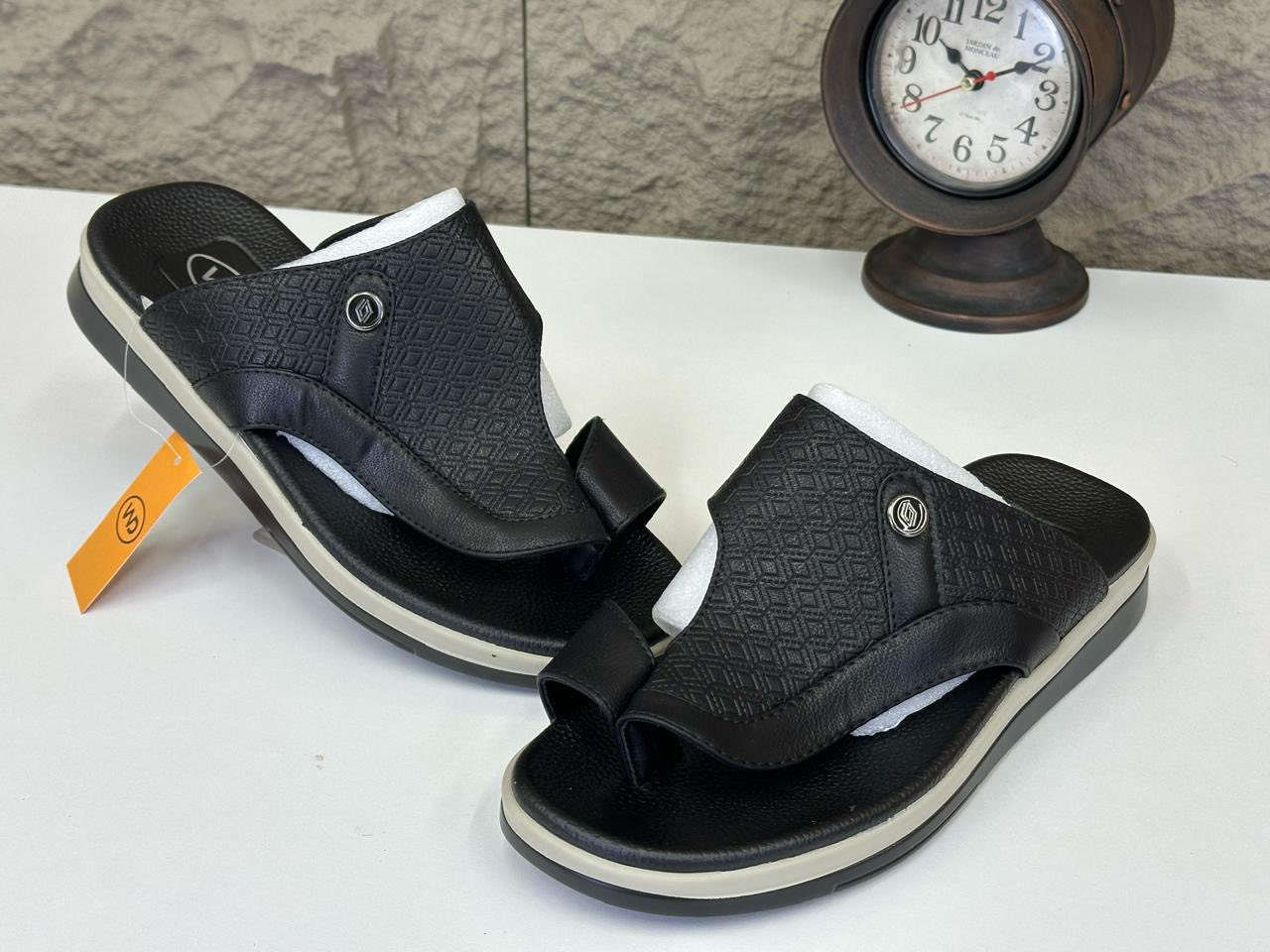 السلام عليكم شحاطه رجالي قياسات من 40 إلى 45 عدد كارتون 12 قطعه سعر كارتون 100 الف وتوصيل مجاني بغداد وجميع محافضات الاستفسار على الخاص او وتساب ***********
