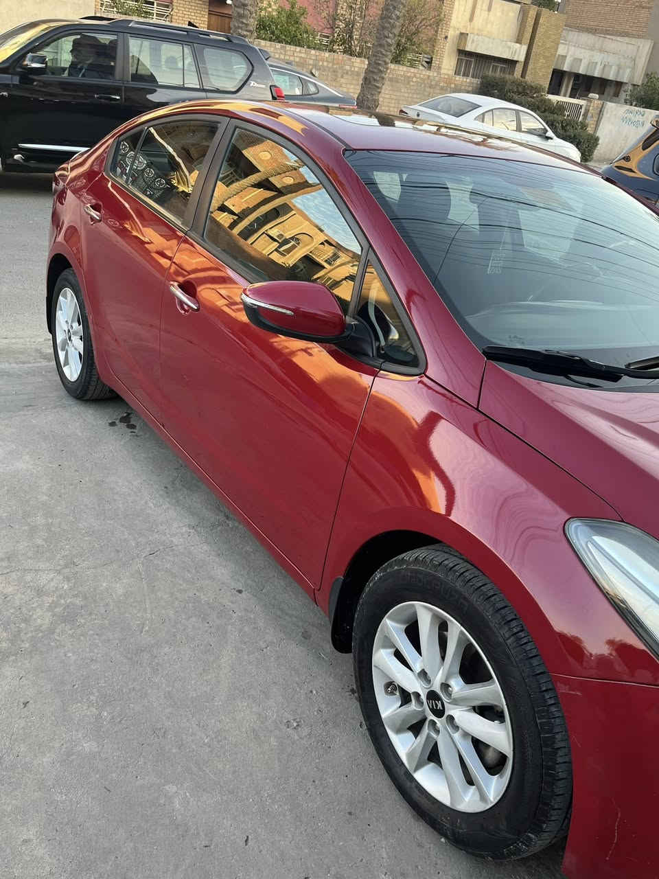 للبيع سيراتو خليجيه محرك 1600 موديل 2017 بيه صبغ فقط الصندوك السياره نضيفه جدا ماشيه 90 الف فتحه سقف لد امامي لدي خلفي مكان السياره المنصور السعره 130$الرقم ***********
