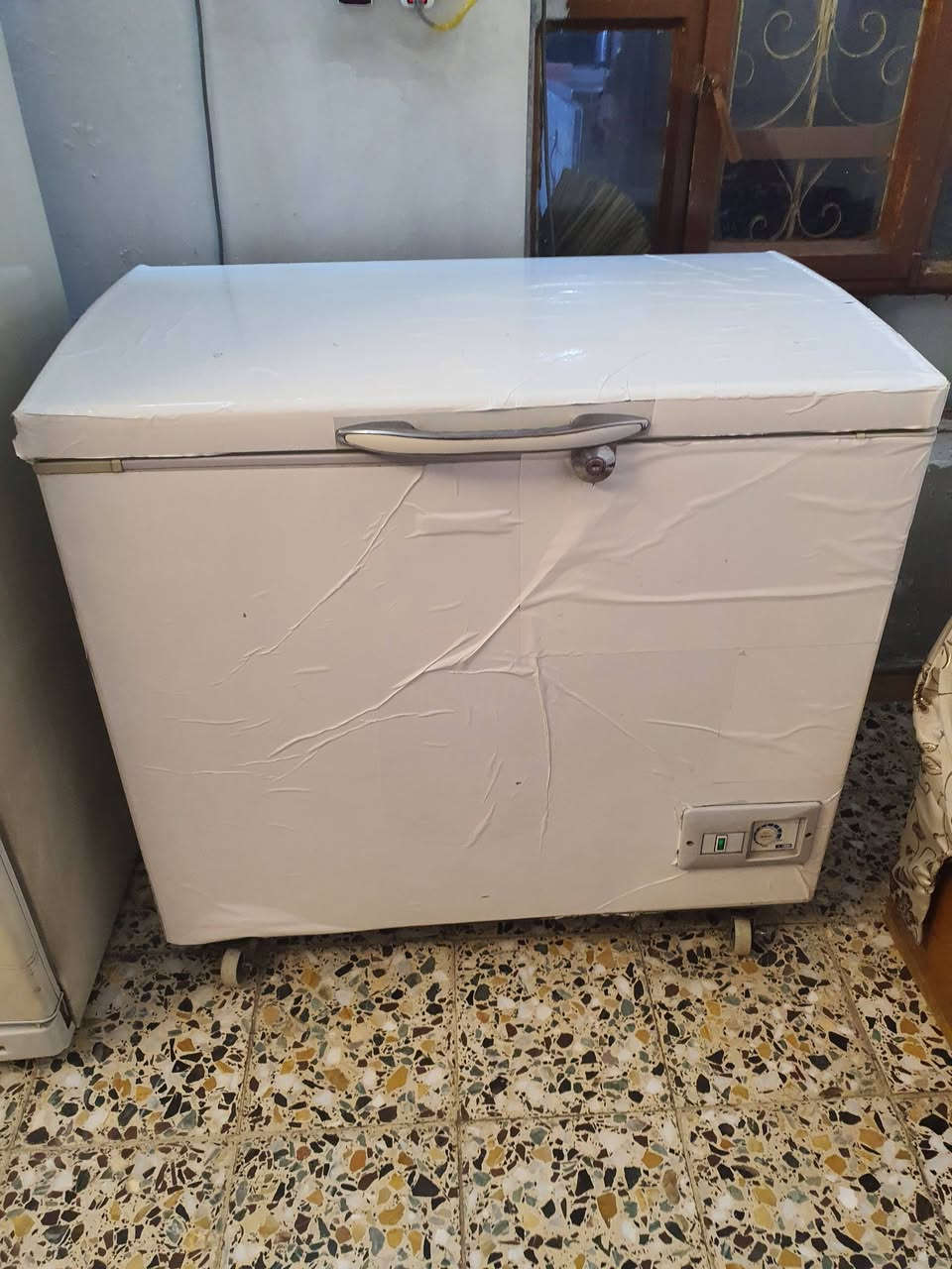 مجمده ١٢ قدم ابو تفاحه كونكار  السعر ٢٢٥ الف مدينة الصدر حي الكراد  هاتف ***********
