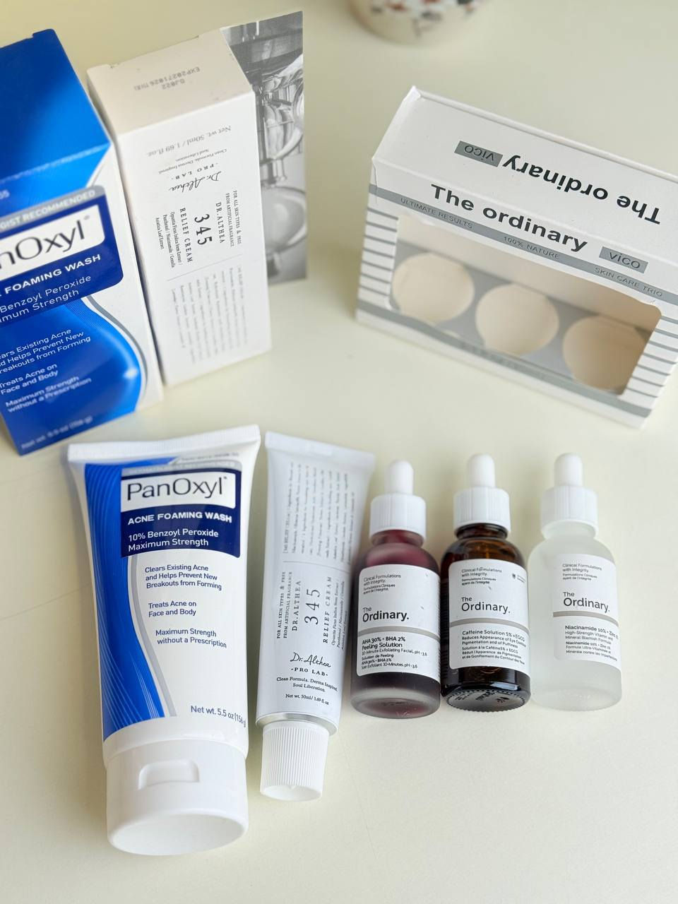 عرض التصفيه  والنضارة والترطيب🔥

- غسول رغوي للوجه والجسم لعلاج حب الشباب، يحتوي على 10% بنزويل بيروكسيد، وهو مصمم لتنظيف البشرة وعلاج حب الشباب الموجود ومنع ظهور حبوب جديدة.
 
- Dr. Althea 345 Relief Cream: كريم مرطب ومهدئ مصمم لإصلاح حاجز البشرة، ويحتوي على مكونات مثل النياسيناميد والبانثينول ومستخلص الصبار لتهدئة وترطيب وتقليل الشوائب. 

- The Ordinary AHA 30% + BHA 2% Peeling Solution: محلول تقشير يحتوي على أحماض ألفا هيدروكسي (AHA) وبيتا هيدروكسي (BHA) لتقشير البشرة وتحسين ملمسها ومظهرها.
 
- The Ordinary Niacinamide 10% + Zinc 1%: سيروم يحتوي على النياسيناميد والزنك، ويُستخدم لتقليل ظهور المسام والتحكم في إفراز الزيوت وتقليل الالتهاب. 
The Ordinary Caffeine Solution 5% + EGCG: سيروم يحتوي على الكافيين و EGCG (مضاد للأكسدة)، ويُستخدم لتقليل ظهور الهالات السوداء والانتفاخ حول العينين.

🔥 سعر العرض 25 ألف فقط 🔥

- لطلب التواصل دايرگت 
- يوجد توصيل لجميع المحافظات 🇮🇶

#عناية #مون_بيوتي


**إذا كنت صاحب هذا الإعلان وتريد حذفه لأي سبب، رجاءا أرسل رسالة إلى الدعم الفني**