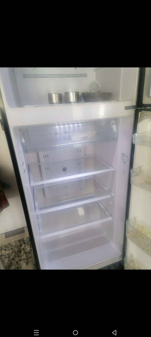 (SOLD) ‎ثلاجە لبیع مستعجل نضیف کلش اخو جدید اسود سعر 225 بیها مجال ابیض 250 کرکوك حریە ***********‎ كركوك, العراق
