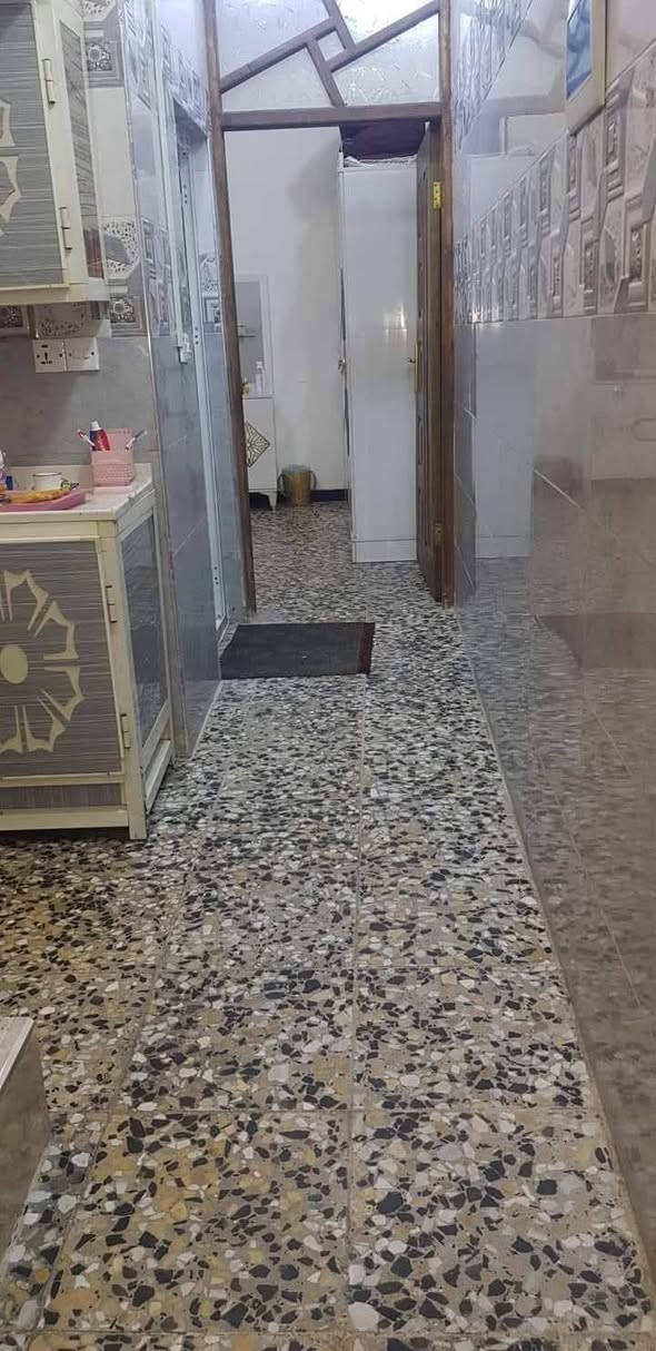 سلام عليكم بيت مساحة 50متر البيع العنوان بغداد الشعب قرب محطة سماء بغداد البيت طابقين قريب عل شارع ***********
