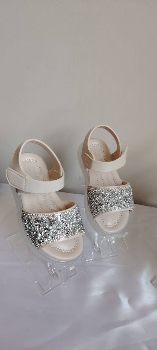 احذية اطفال متنوعه


**إذا كنت صاحب هذا الإعلان وتريد حذفه لأي سبب، رجاءا أرسل رسالة إلى الدعم الفني**