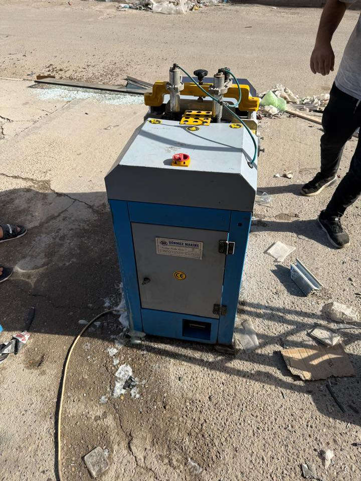 سلام عليكم متوفر معمل pvc تركي باب اول  متكامل نضيف جداً وشغال بسعر مناسب 
للاستفسار :- ***********
