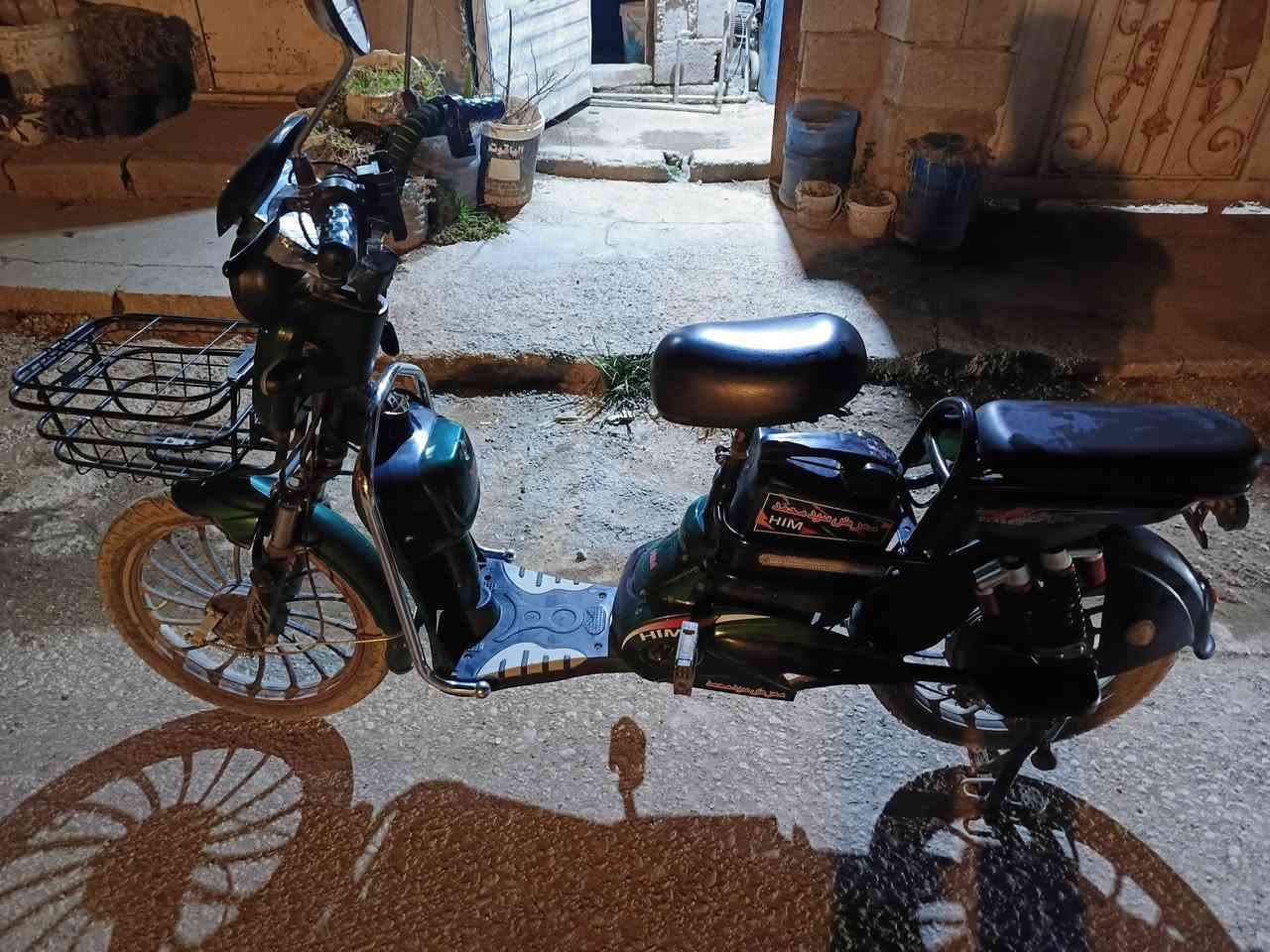 السلام عليكم  بايسكل شحن🔋⚡ موديل 2025 كلش نظيف كامل مكمل من كلشي اي نقص مابي للبيع 
اربع نمر سرعه ٩٩حقيقي خمس بطاريات كهربائيات اشاير هورن بلوتوث مري كله كامل مكمل من كلشي اي نقص مابي 
تجي تركبه وتروح اي نقص مابي حجم ٢٠ وبايدر هم يشتغل 
السعر 280وبي مجال شي قليل حك الجيه 
عنوان بعقوبه /باب الدرب 
رقم ***********وبي واتساب هم
