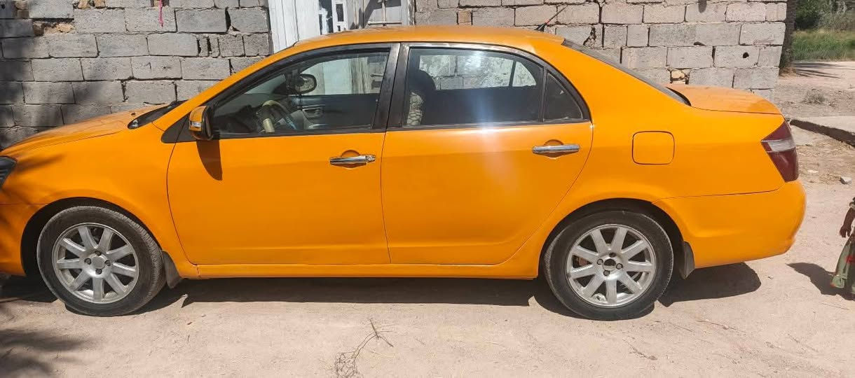 سلام عليكم 
جيلي موبل موديل 2012
بسمي مصفره مصبوغه جماليه بدون اي ضربه
كير مكينه مكفول
تبريد صدر امامي خلفي جديد 
تخم تاير جديد دواخل جديد 
تبريد ثلج 
كهربائيات كلها شغاله
شاشه سستم سماعات مال جارجر
مراوس حسب القناعه 
عنوان بغداد حي اور 
سعر45 ***********
