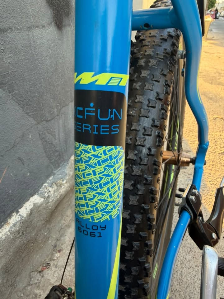 پاسکل ماڕکەی umit
جۆر Camaro xc fun series alloy 6061
قیاس 26 لاشە ئەلەمنیۆم
 جۆری ئیستۆپ Shimano v brake
7 گێڕی دواوە ماڕکەی Shimano tourney
3گێڕی پێشەوە ماڕکەیshimano tourney TZ
دەبڵی پێشەوە قوفل دەکرێ وە نەرم و توند دەکرێ
تایەکانی ماڕکەی Bontrager ی تایلەندیە 
ماشە ماڕکەی shunfeng
ناو پەیدان بۆڵبەرینە
بۆ نرخ نامە بنێرن یان تەلەفۆن بکەن لە خزمەتدام
*********** واتسئەپ ڤایبەر
