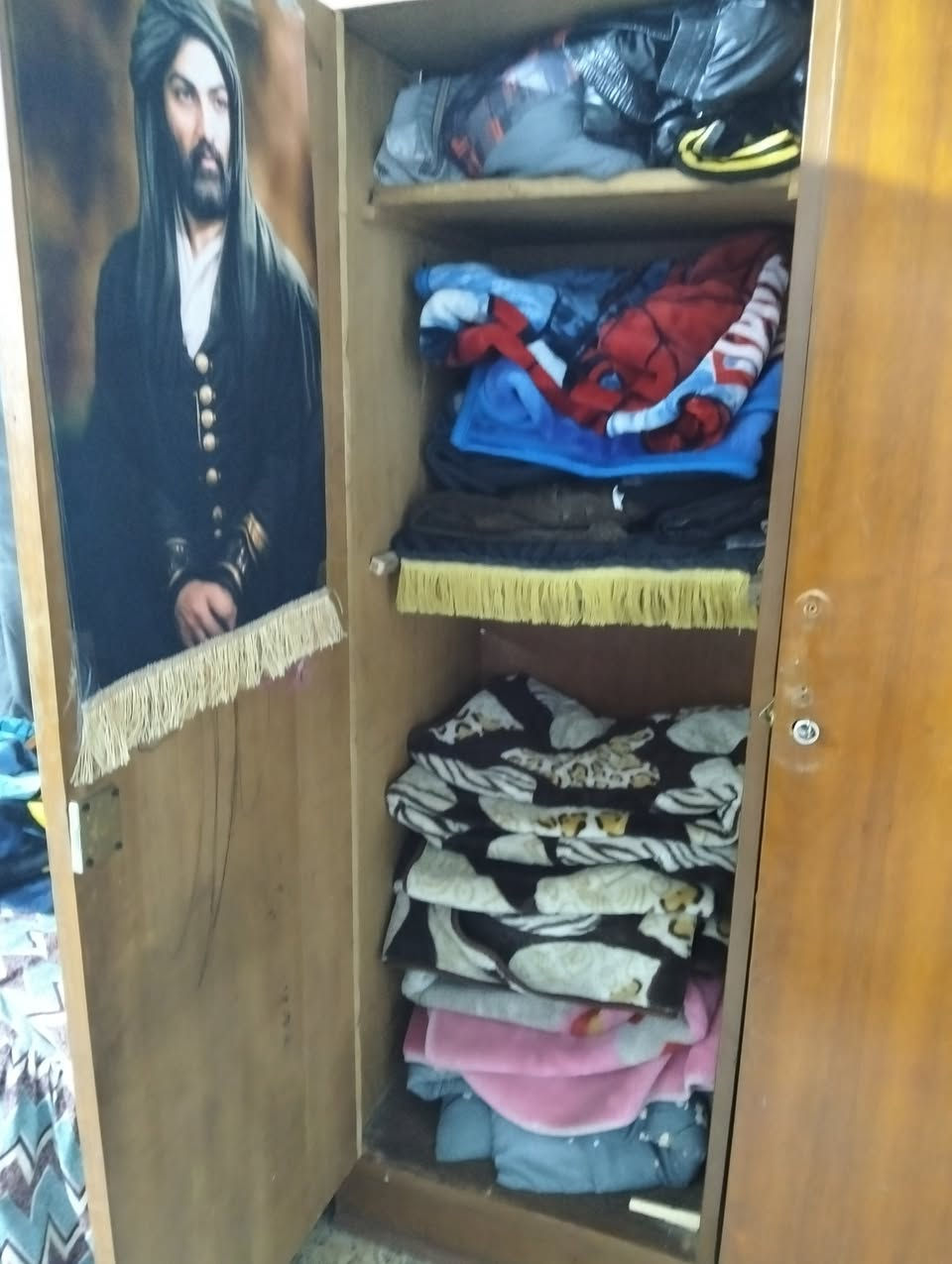 كنتور خشب صاج نضيف بس يحتاجله قفاله ويدات س90مكان مدينه الصدر


**إذا كنت صاحب هذا الإعلان وتريد حذفه لأي سبب، رجاءا أرسل رسالة إلى الدعم الفني**