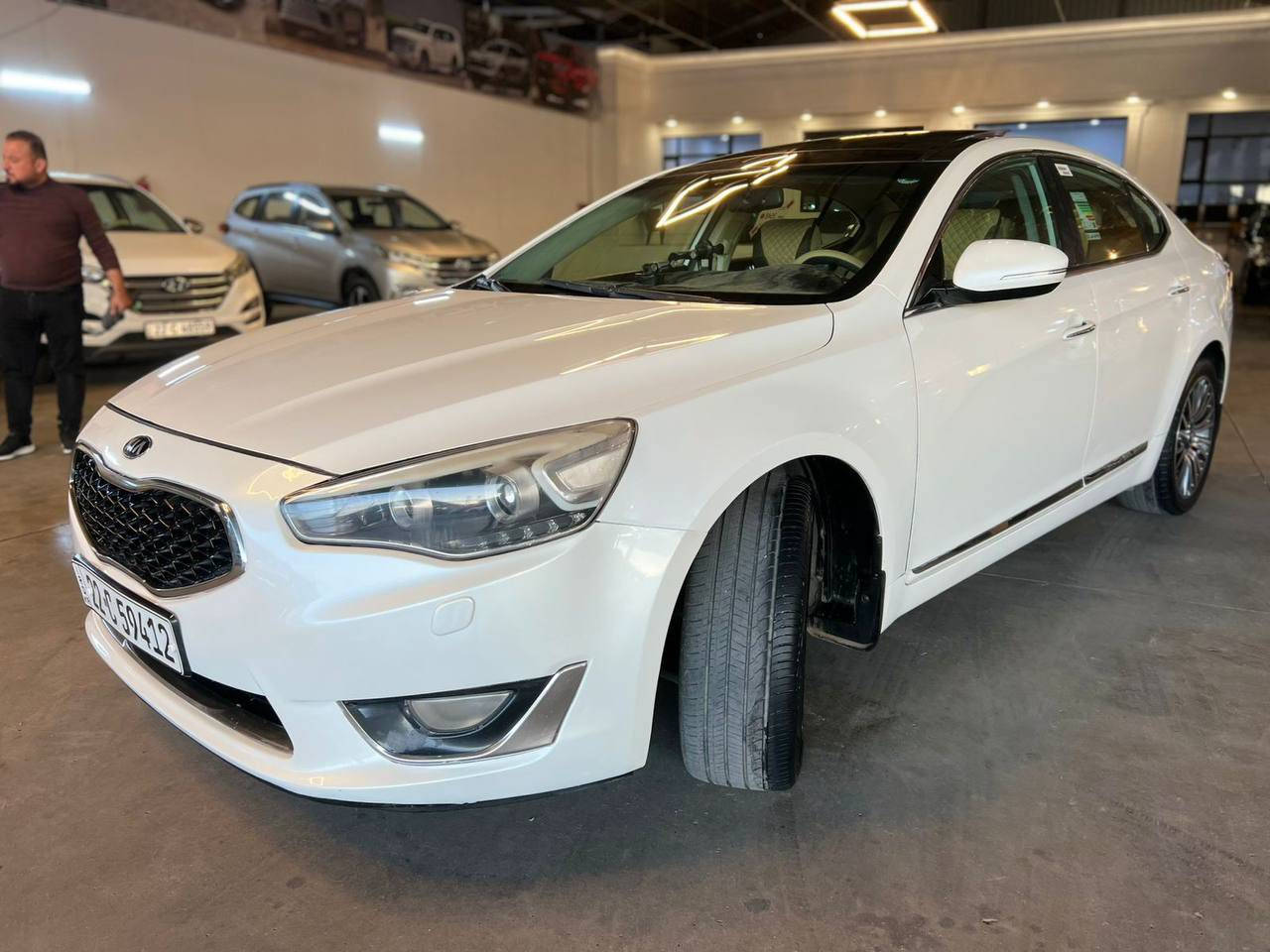 السلام عليكم
كيا كادنزا 2014 VIP خليجيه 
ماشاء الله احلى  من الصور مكفولة السياره من الضربه والصبغ بيهه BDR على گد شبر بالجاملغ و3 رصعات جانبيات .. گير مكفول ومحرك مبدل گازگيت فقط مامفتوح نهائياً سنوية وهزة وارقام جديدات بأسمي 
مكاني البلديات 
 السعر 155 وبيهه مجال بسيط 
***********
