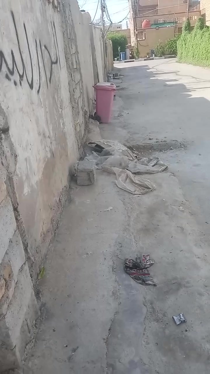 سلام عليكم البيت البيع مساحه ميه وخمسين ختمات كامله ماء مجراري كهربا تبليط ***********
