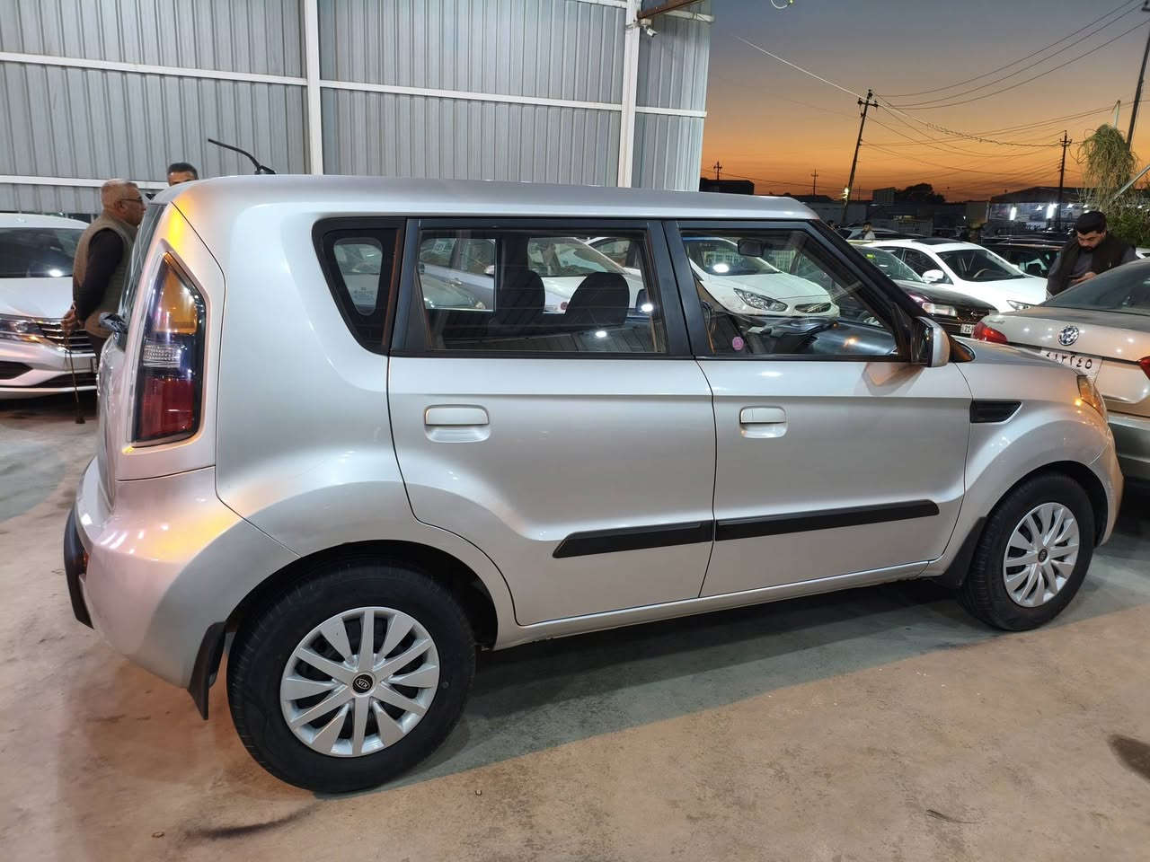 سلام عليكم سياره كيا صول للبيع موديل 2010كير عادي سياره نضيفه شبر صبغ بل صندوق فقط دفتر بازين موجوده رقم كركوك ومكان سياره بكركوك السعر 72 وللأستفسار الرقم ***********
